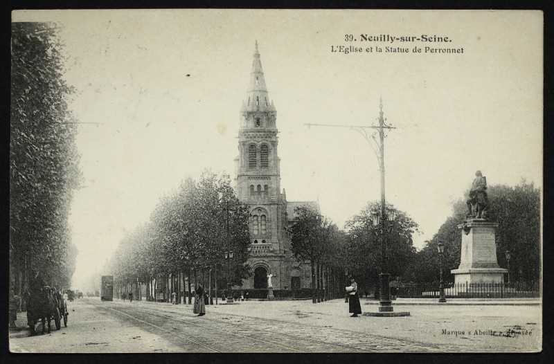 Carte postale ancienne L'Eglise et la Statue de Perronnet (sic) à Neuilly-sur-Seine
