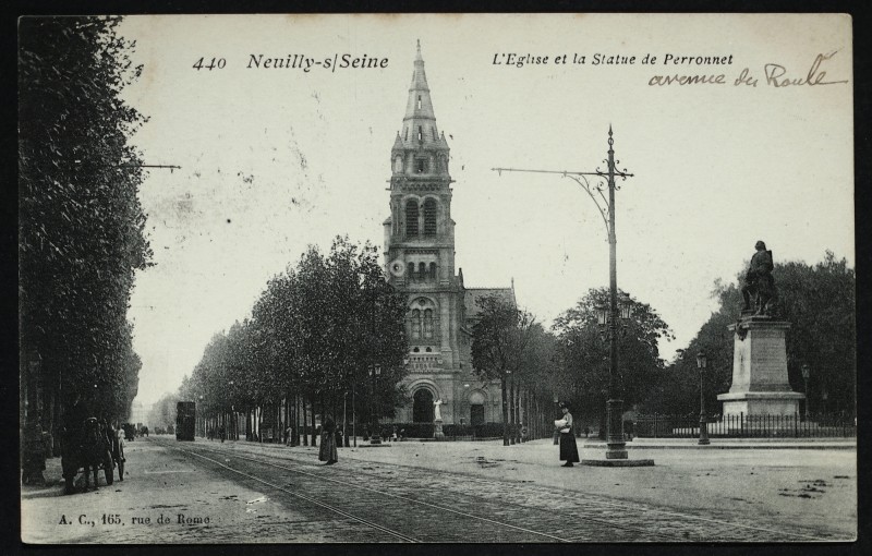 Carte postale ancienne L'Eglise et la Statue de Perronnet (sic) à Neuilly-sur-Seine