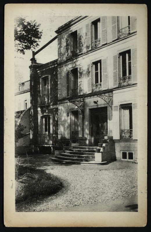 Carte postale ancienne Ecole Sainte-Croix - Petit Collège - L'Entrée à Neuilly-sur-Seine