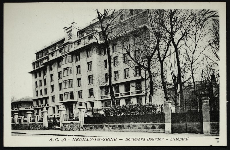 Carte postale ancienne Boulevard Bourdon - l'Hôpital à Neuilly-sur-Seine