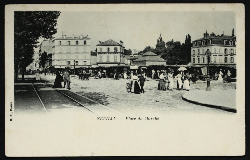 Carte postale ancienne Place du Marché à Neuilly-sur-Seine
