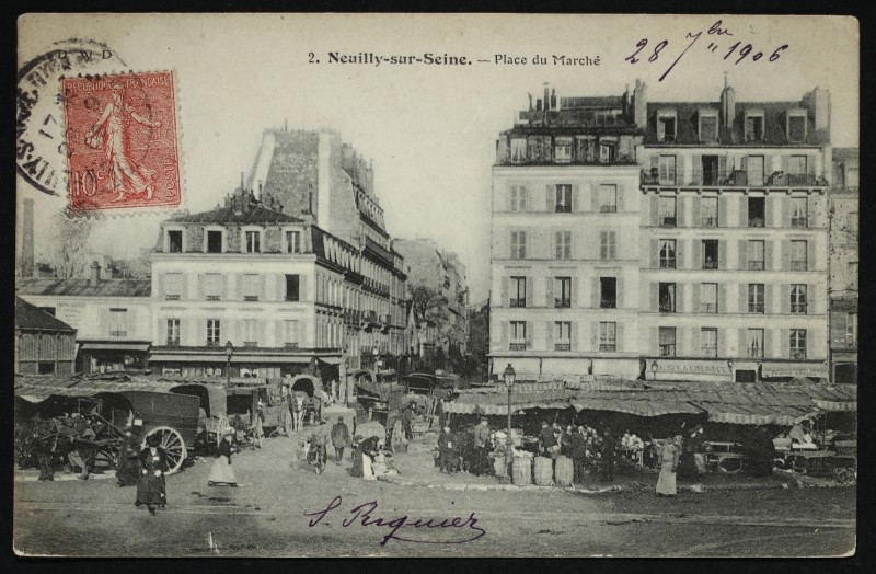 Carte postale ancienne Place du Marché à Neuilly-sur-Seine