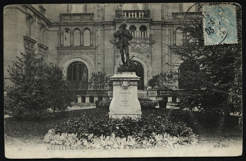 Carte postale ancienne La Statue de Parmentier à Neuilly-sur-Seine