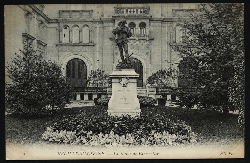 Carte postale ancienne La Statue de Parmentier à Neuilly-sur-Seine