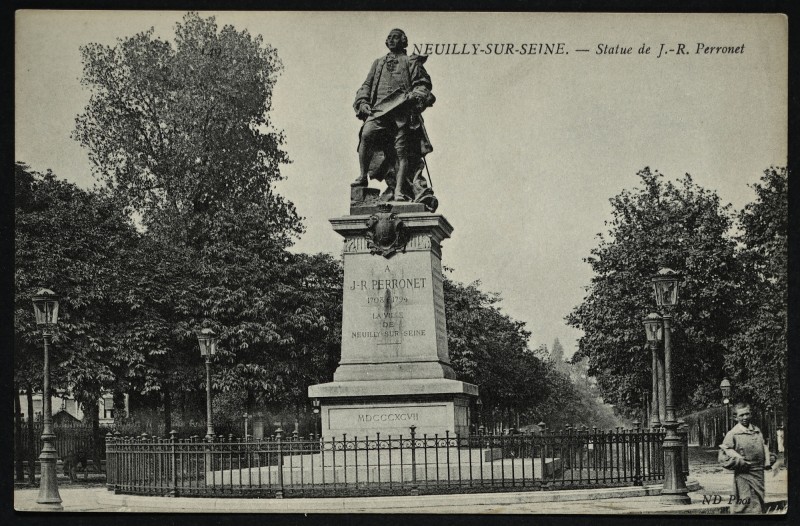 Carte postale ancienne Statue de J. - R. Perronet à Neuilly-sur-Seine