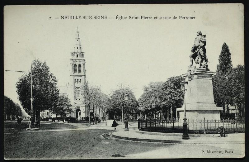 Carte postale ancienne Neuilly sur Seine Eglise Saint Pierre et Statue de Perronet à Neuilly-sur-Seine