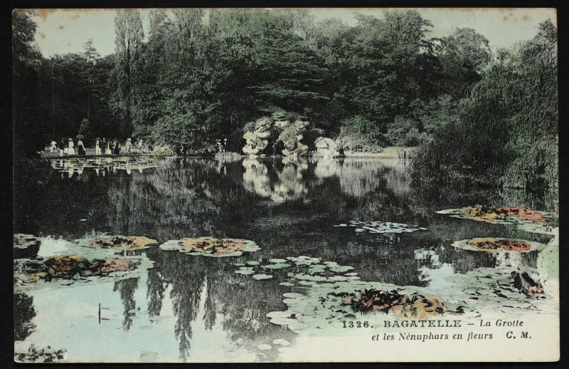 Carte postale ancienne Bagatelle - La Grotte et les Nénuphars en fleurs à Paris 16e