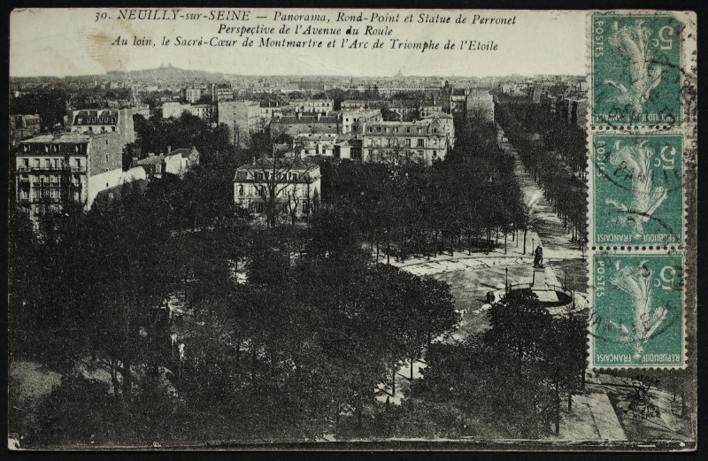 Carte postale ancienne Panorama, Rond-Point et Statue de Perronet - Perpective de l'Avenue du Roule, Au loin le Sacré-Coeur de Montmartre et l'Arc de Triomphe de l'Etoile à Neuilly-sur-Seine