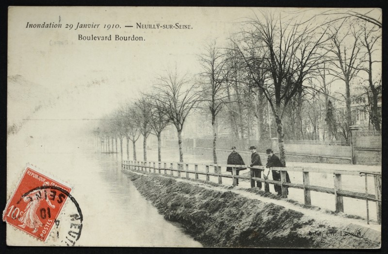 Carte postale ancienne Inondation 29 janvier 1910 - Boulevard Bourdon à Neuilly-sur-Seine