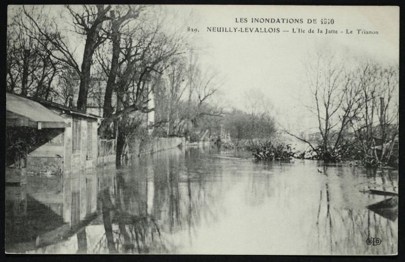 Carte postale ancienne Les inondations d 1910 - L'Ile de la Jatte - Le Trianon à Neuilly-sur-Seine