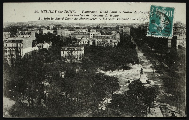 Carte postale ancienne Panorama, Rond-Point et Statue de Perronet - Perspective de l'avenue du Roule - Au loin, le Sacré-Coeur de Montmartre et l'Arc de Triomphe à Neuilly-sur-Seine