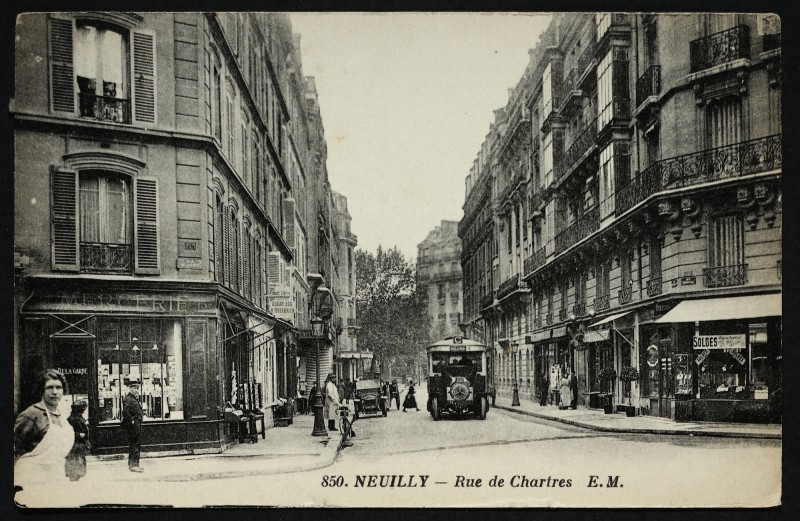 Carte postale ancienne Rue de Chartres à Neuilly-sur-Seine