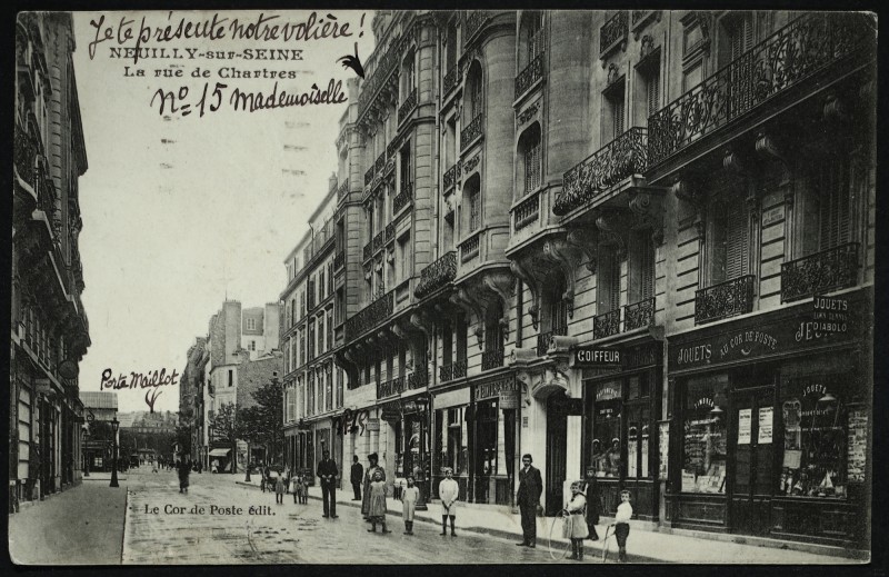 Carte postale ancienne La rue de Chartres à Neuilly-sur-Seine