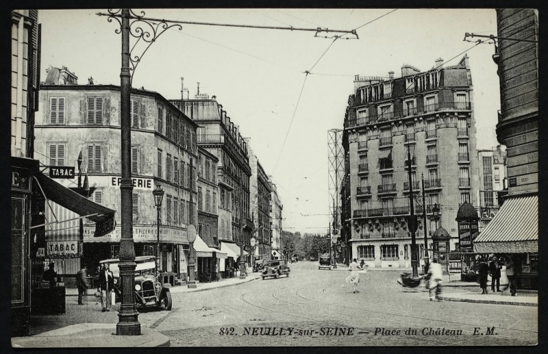 Carte postale ancienne Place du Château à Neuilly-sur-Seine