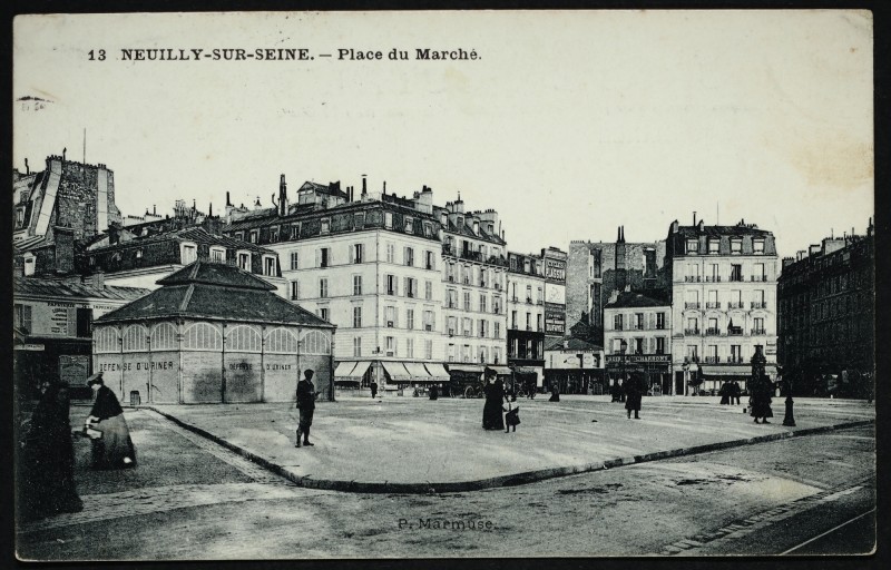 Carte postale ancienne Place du Marché à Neuilly-sur-Seine