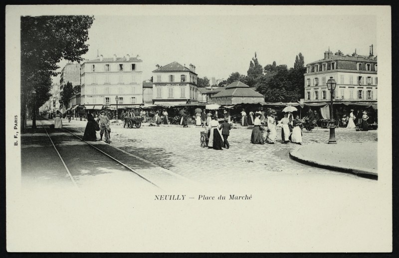 Carte postale ancienne Place du Marché à Neuilly-sur-Seine