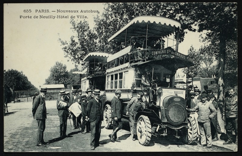 Carte postale ancienne Nouveaux autobus porte de Neuilly - Hôtel de Ville à Neuilly-sur-Seine