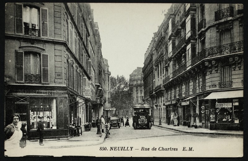 Carte postale ancienne Rue de Chartres à Neuilly-sur-Seine