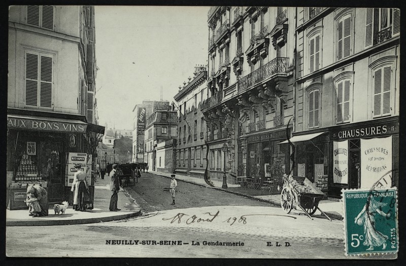 Carte postale ancienne La Gendarmerie à Neuilly-sur-Seine