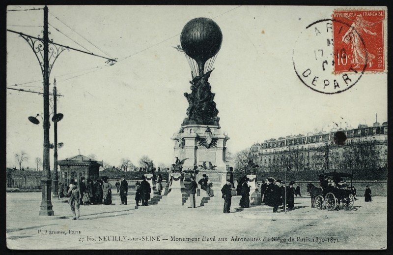 Carte postale ancienne Monument élevé aux Aéronautes du Siège de Paris à Paris 17e
