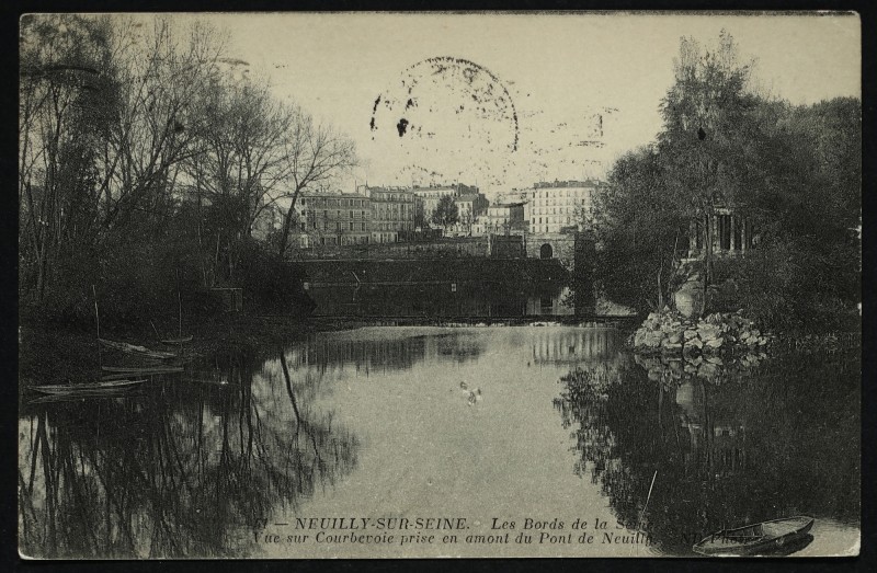 Carte postale ancienne Les Bords de la Seine, vue sur Courbevoie prise en amont du Pont de Neuilly à Neuilly-sur-Seine