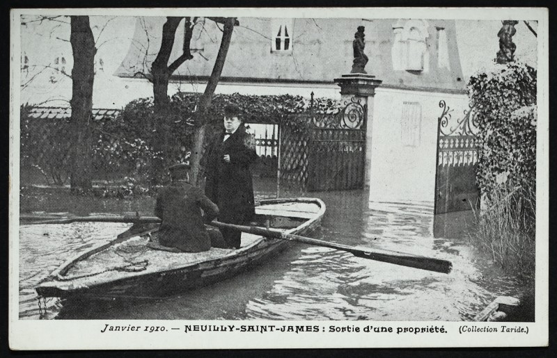 Carte postale ancienne Janvier 1910 - Neuilly - Saint-James : Sortie d'une propriété à Neuilly-sur-Seine