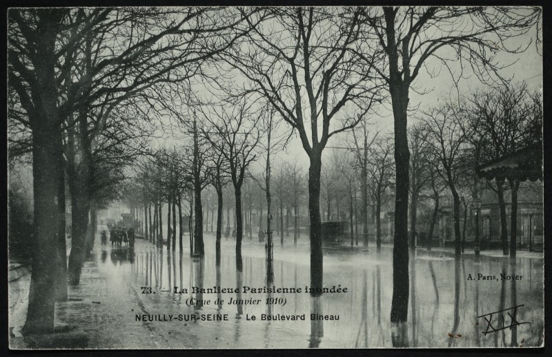 Carte postale ancienne Crue de Janvier 1910 - Boulevard Bineau à Neuilly-sur-Seine
