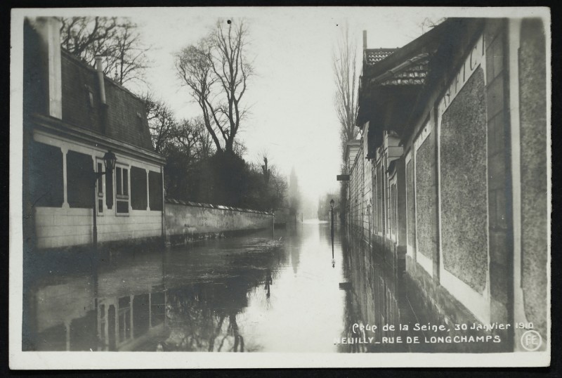 Carte postale ancienne Crue de la seine - 30 Janvier 1910 - rue de Longchamps à Neuilly-sur-Seine