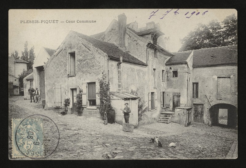 Carte postale ancienne Cour Commune au Plessis-Robinson