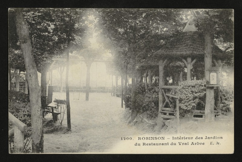 Carte postale ancienne Intérieur des Jardins du Restaurant du Vrai arbre au Plessis-Robinson