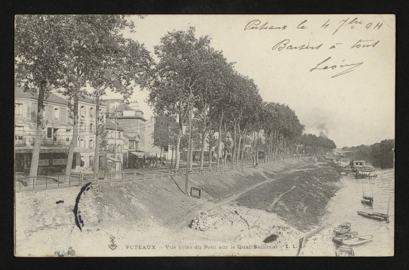 Carte postale ancienne Vue prise du Pont sur le Quai National à Puteaux