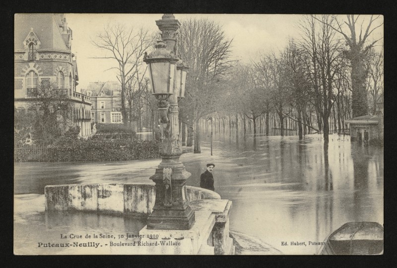 Carte postale ancienne La Crue de la Seine, 30 Janvier 1910 - Boulevard Richard-Wallace à Puteaux