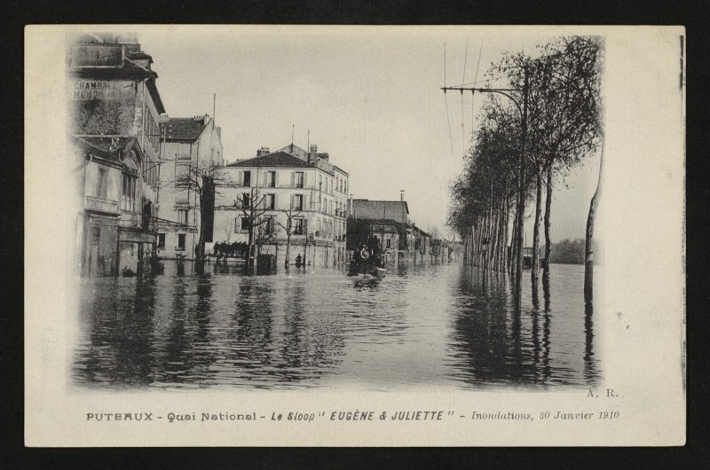 Carte postale ancienne Quai National - Le Sloop Eugène et Juliette - Inondations, 30 Janvier 1910 à Puteaux