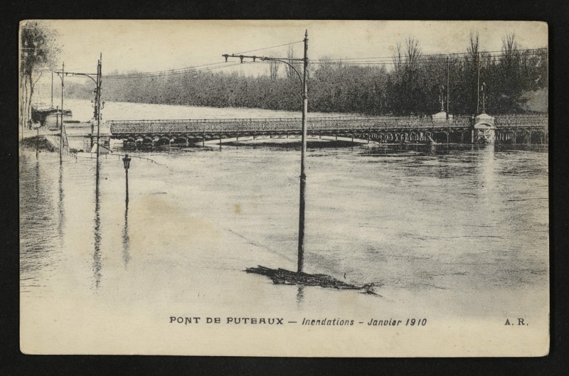 Carte postale ancienne Pont de Puteaux - Inondations - janvier 1910 à Puteaux