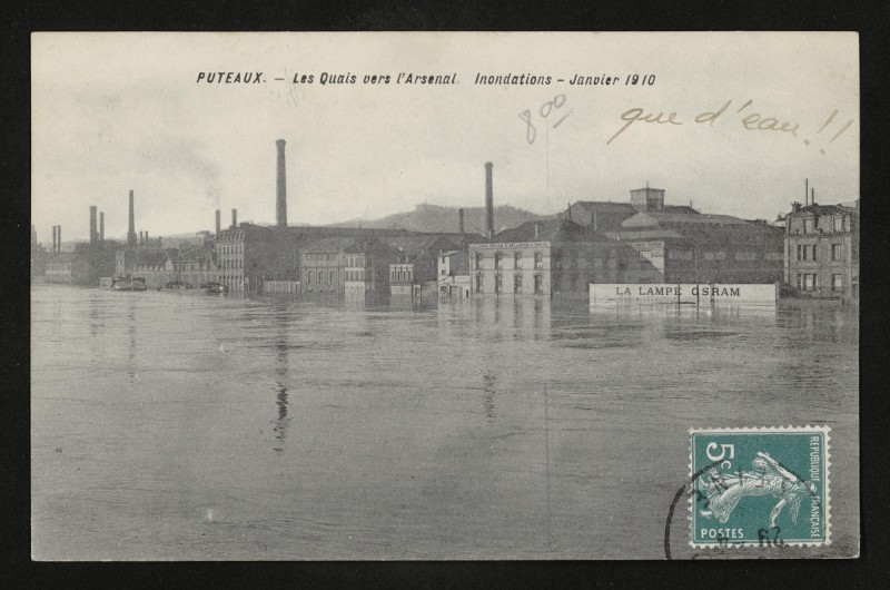 Carte postale ancienne Les Quais vers l'Arsenal - Inondations - janvier 1910 à Puteaux