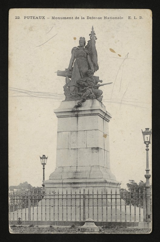 Carte postale ancienne Monument de la Défense Nationale à Courbevoie