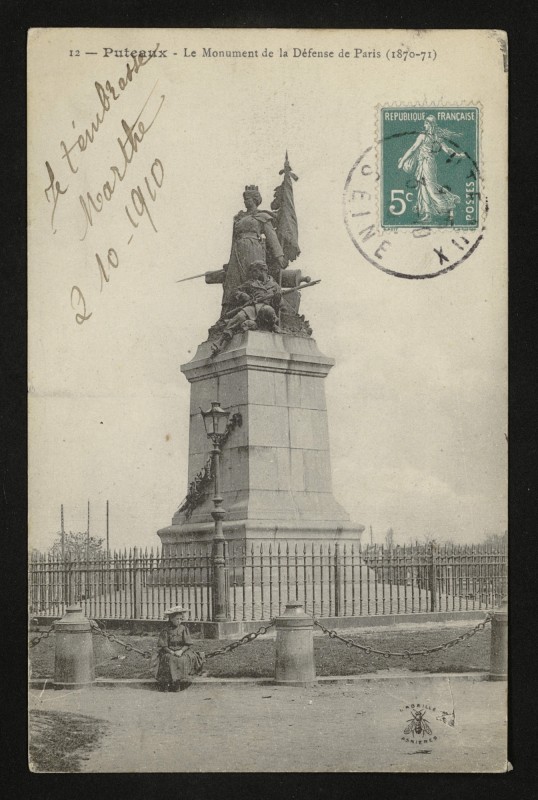 Carte postale ancienne Le Monument de la Défense de Paris (1870-1871) à Courbevoie
