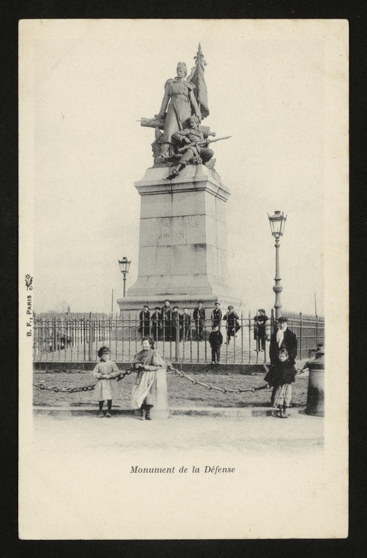 Carte postale ancienne Monument de la Défense à Courbevoie