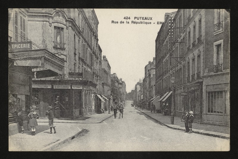 Carte postale ancienne Rue de la République à Puteaux