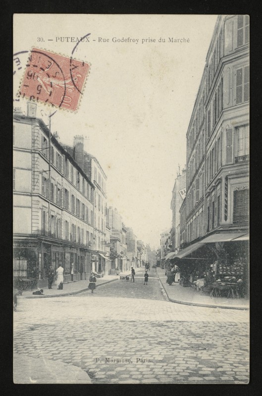 Carte postale ancienne Rue Godefroy prise du Marché à Puteaux