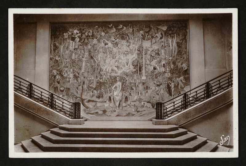 Carte postale ancienne [L'Hôtel de Ville : l'escalier] à Puteaux