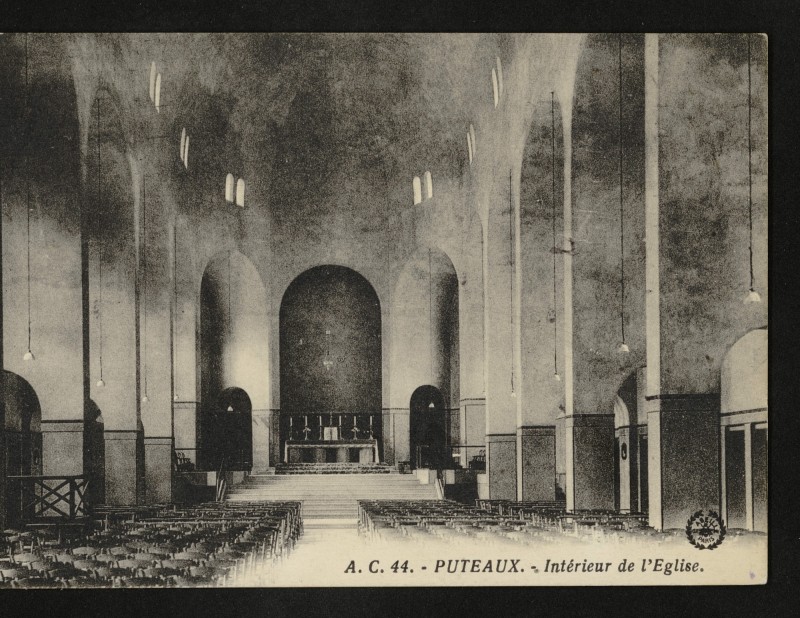 Carte postale ancienne Intérieur de l'Eglise à Puteaux