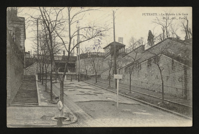 Carte postale ancienne La Montée à la Gare à Puteaux