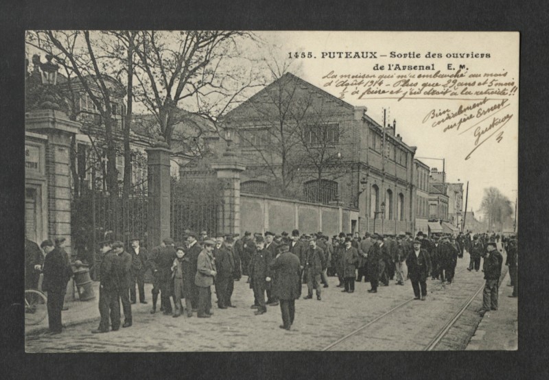 Carte postale ancienne Sortie des ouvriers de l'Arsenal à Puteaux