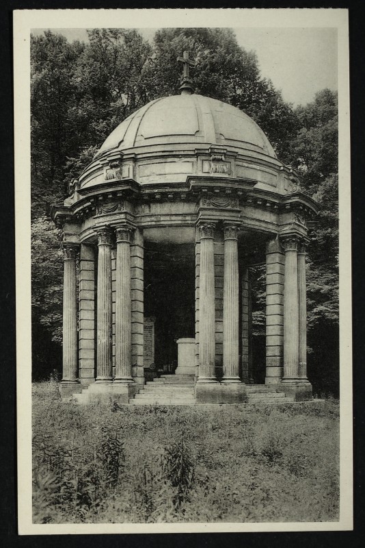 Carte postale ancienne Château de  Malmaison. Le Mausolée du Prince impérial à Rueil-Malmaison