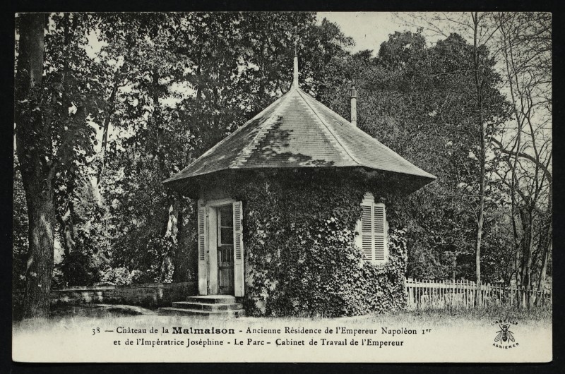 Carte postale ancienne Château de la Malmaison - Ancienne Résidence de l'Empereur Napoléon 1er et de l'Impératrice Joséphine - Le Parc - Cabinet  de Travail de l'Empereur à Rueil-Malmaison