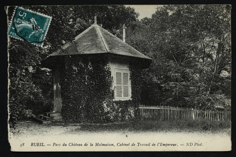 Carte postale ancienne Parc du Château de la Malmaison, Cabinet de Travail de l'Empereur à Rueil-Malmaison