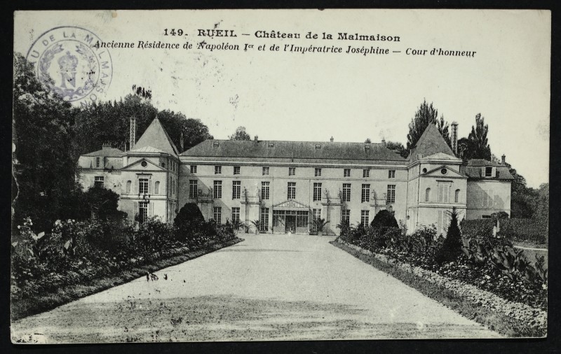 Carte postale ancienne Château de la Malmaison - Ancienne Résidence de l'Empereur Napoléon 1er et de l'Impératrice Joséphine - Cour d'honneur à Rueil-Malmaison