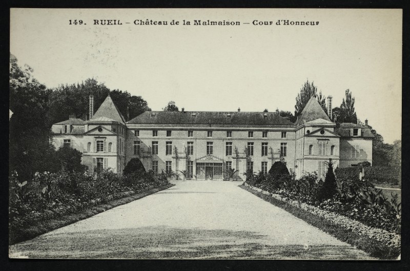 Carte postale ancienne Château de la Malmaison - Ancienne Résidence de l'Empereur Napoléon 1er et de l'Impératrice Joséphine - Cour d'honneur à Rueil-Malmaison