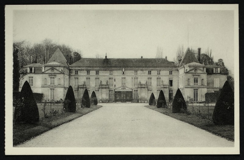 Carte postale ancienne Malmaison - Façade d'entrée à Rueil-Malmaison